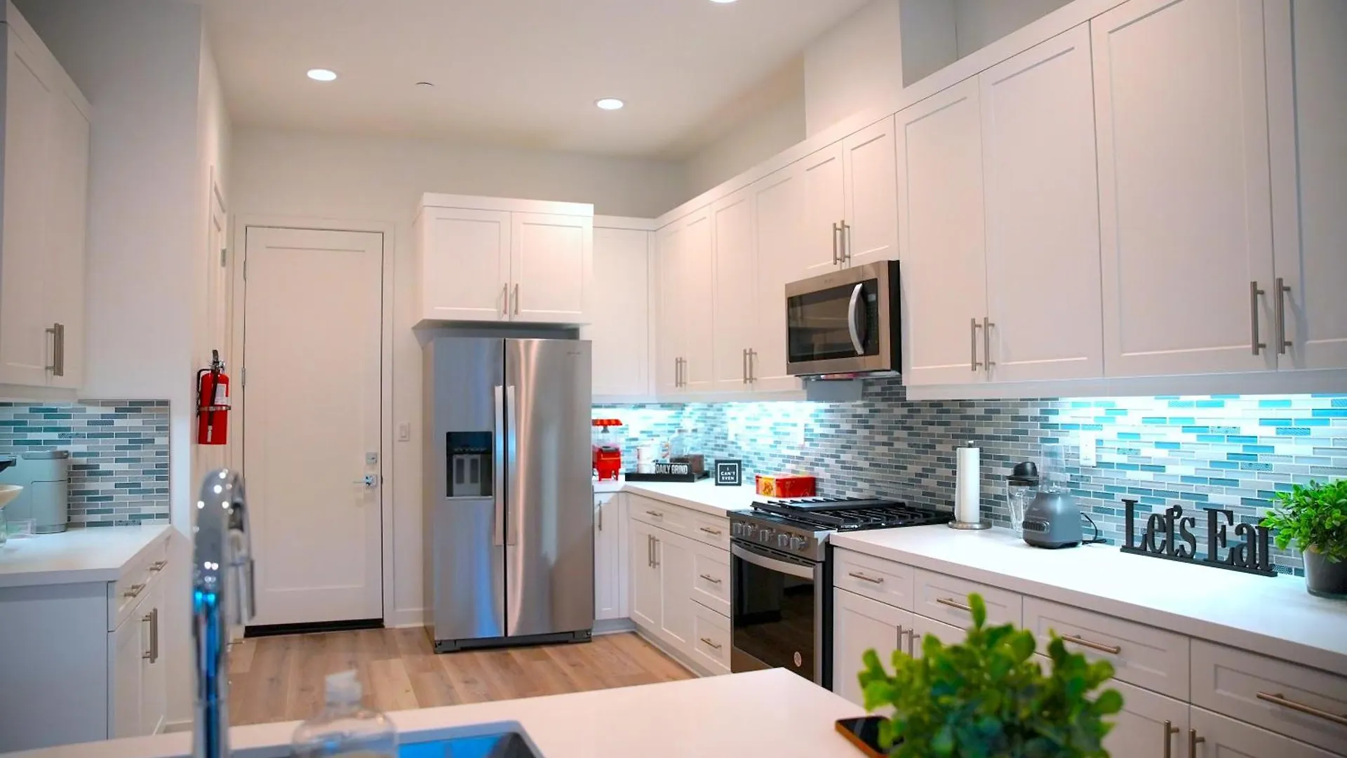 Palm Springs Paradise, Luxe Living Near Coachella, Pool & Views Palm Springs